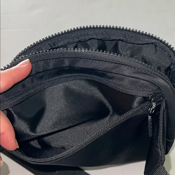 Lululemon everywhere belt bag LARGE W/long strap 2L - Picture 7 of 12